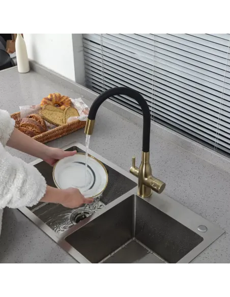 Смеситель для кухни Frap F4396-3 с подключением к фильтру, с гибким изливом, черный золото